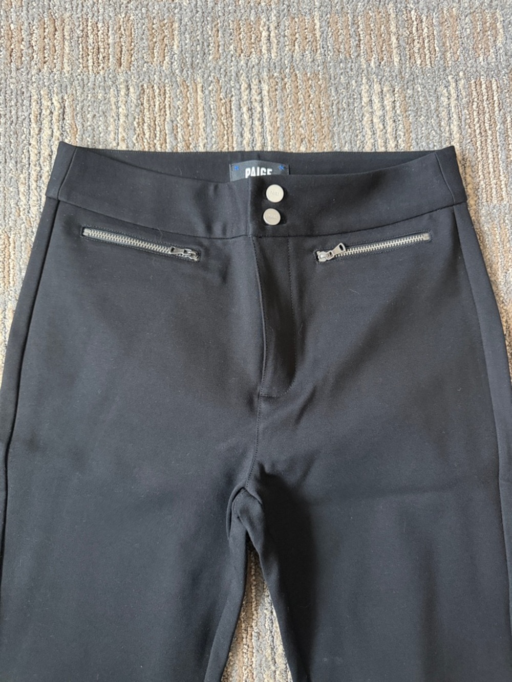 NWOT PAIGE skinny leggings with double button waist and front zipper detail